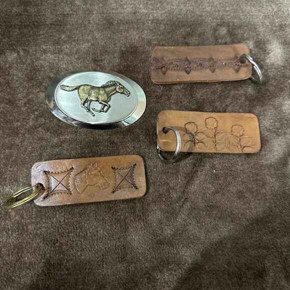 Vintage Western Horse Belt Buckle And 3 Leather Hand Tooled Keychains - Picture 1 of 8